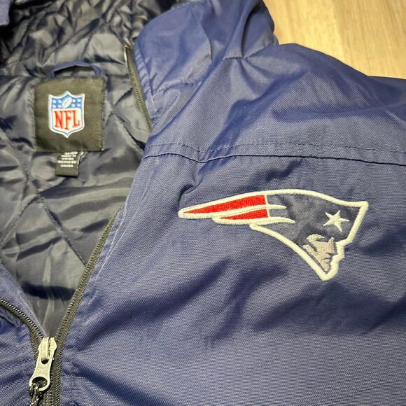 Vintage early 2000s NFL New England Patriots Puffer‎ Jacket.   Size XL. - Picture 2 of 8